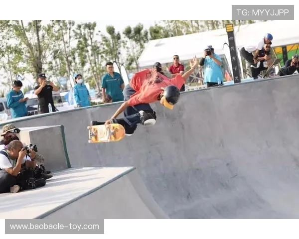 重庆滑板队在极限运动联赛中以60分稳居积分榜首位